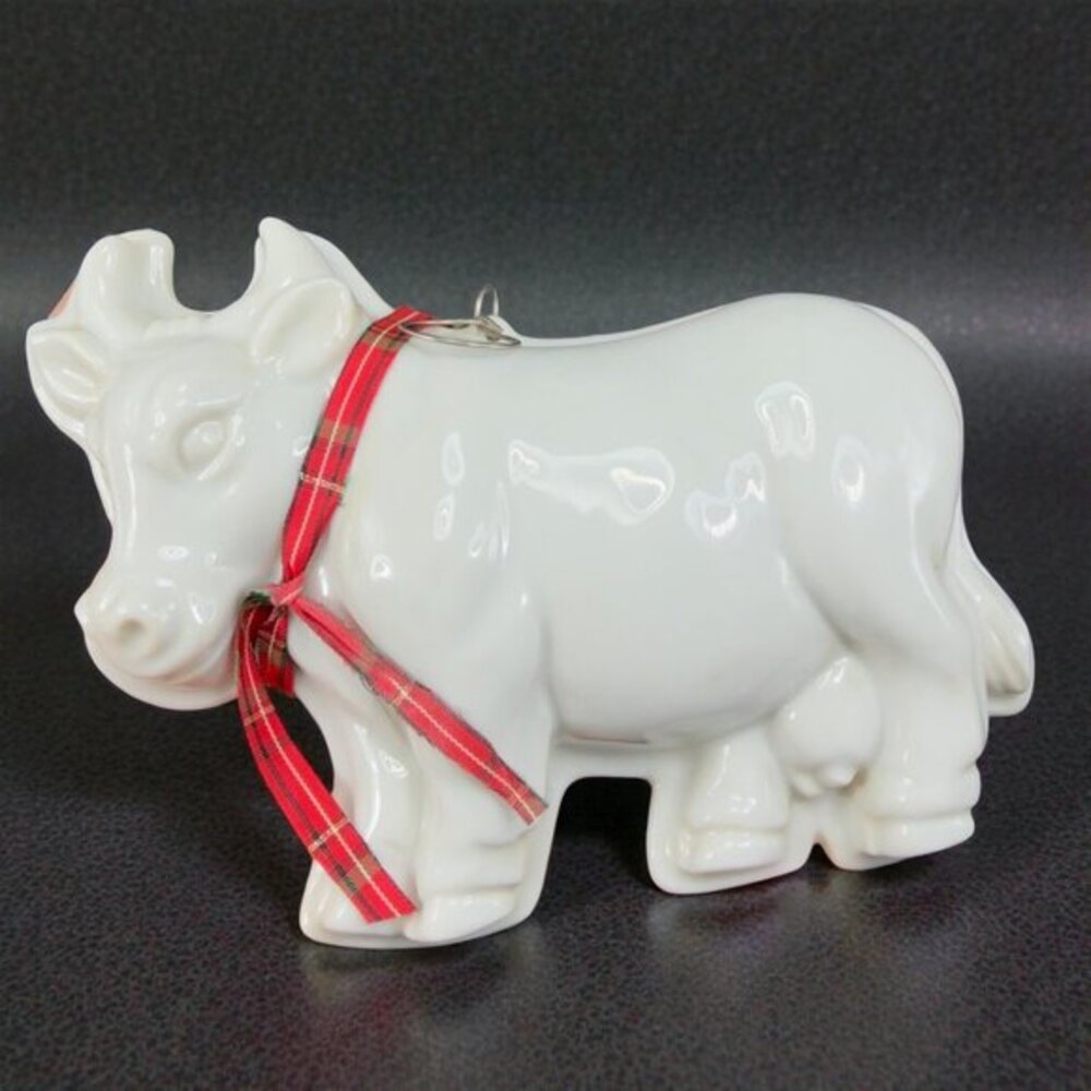 Vintage White Ceramic Cow Shaped Wall Plaque Decorative Figure Wall Decor VTG